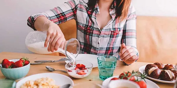 Οι τροφές που πρέπει ν’ αποφεύγεις για να έχεις υγιές δέρμα